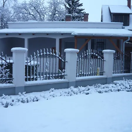 Keresztmama Haza Apartament